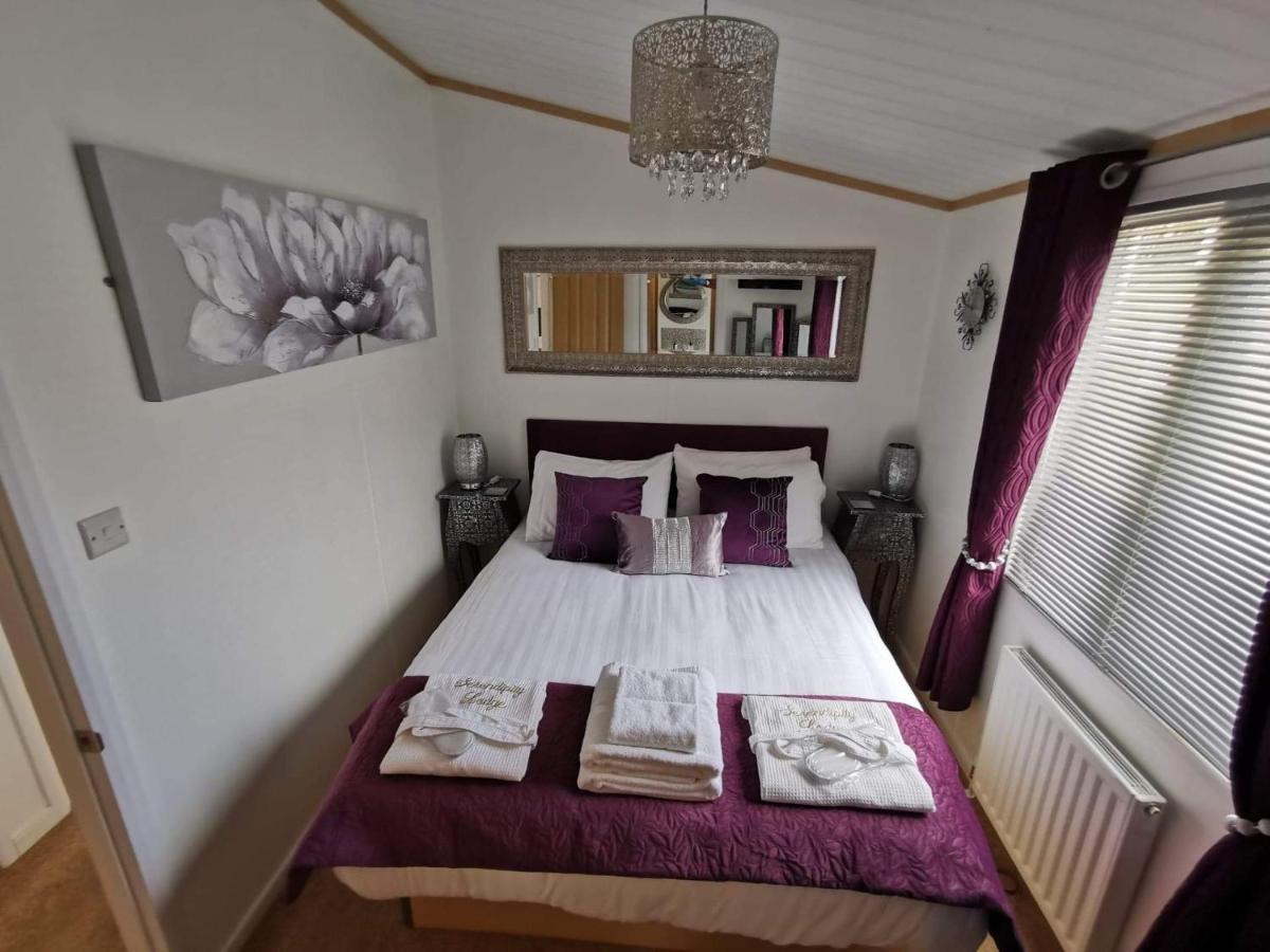 Serendipity Lodge At Percy Wood - Hot Tub & Wi-Fi Swarland Bagian luar foto